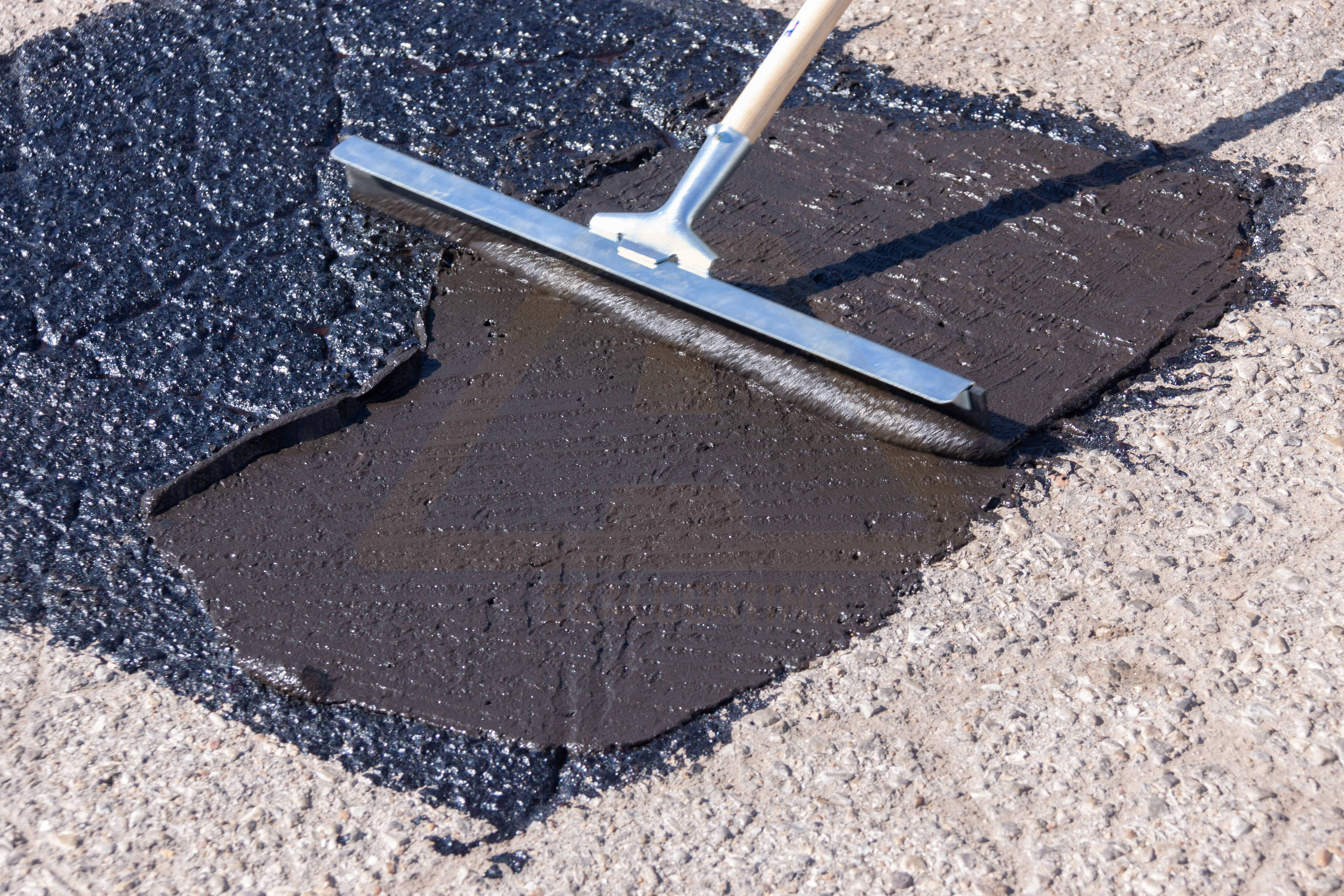 5 Gallon Biga Alligator Asphalt Repair Patch Bucket Singles For Sale Asphalt Sealcoating Direct