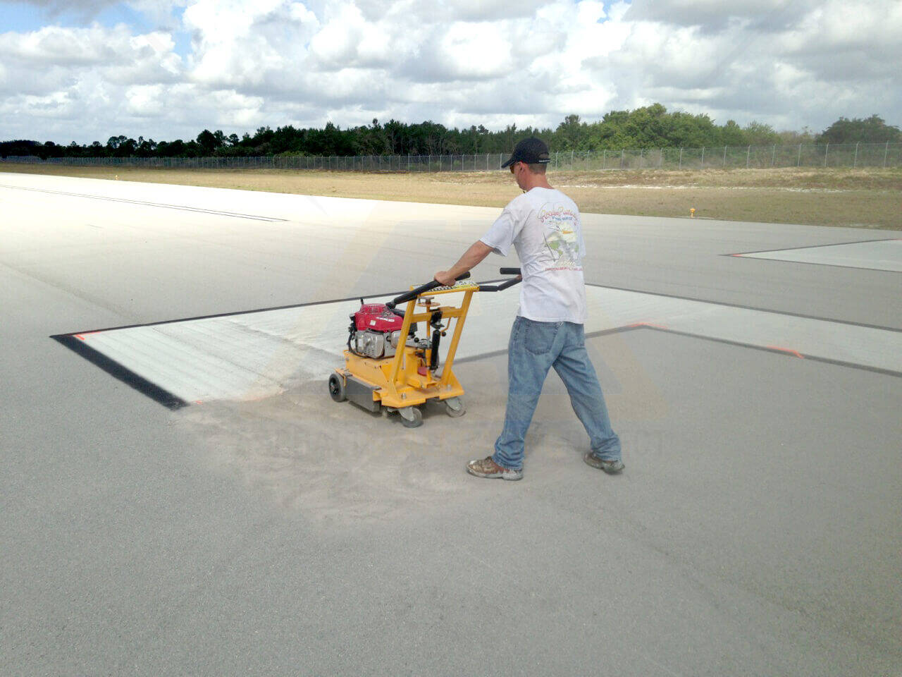 Smith LNX8 No-Groove Eraser Deluxe Gas Powered Line Marking