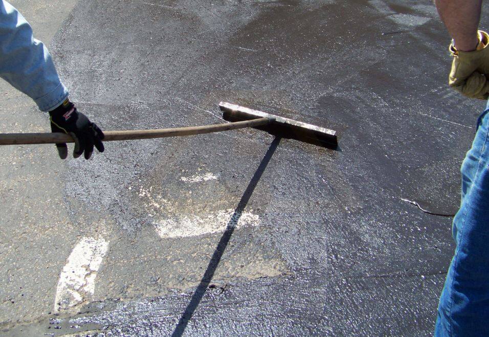 What are the most effective types of driveway sealers for asphalt?